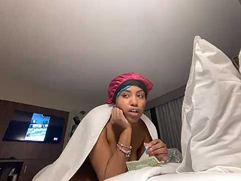 princesslivv online show from February 13, 7:48 am