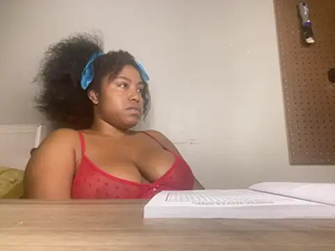 Snapshot of princesslivv chatting on June 10, 3:18 am princesslivv online show from June 10, 3:18 am