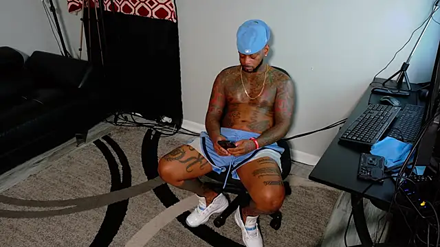 SLANGONDEMHOES online show from December 1, 4:56 pm