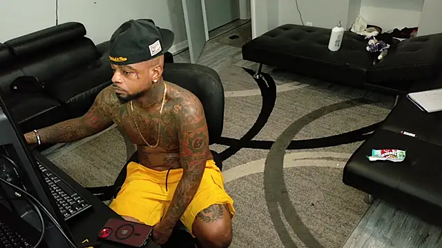 SLANGONDEMHOES online show from April 1, 5:10 pm