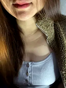 Snapshot of Hinne07 chatting on December 17, 1:44 am Hinne07 online show from December 17, 1:44 am