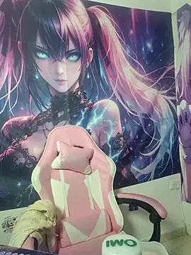 curvy diva  online show from April 4, 9:40 am