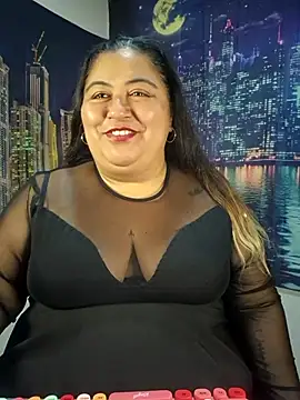 curvy diva  online show from April 14, 10:10 am