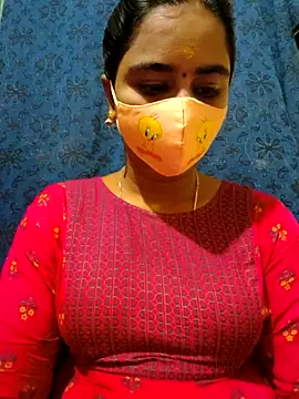 Snapshot of mini-queen chatting on October 4, 7:28 am mini-queen online show from October 4, 7:28 am