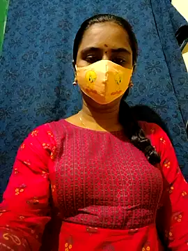 Snapshot of mini-queen chatting on October 4, 7:34 pm mini-queen online show from October 4, 7:34 pm