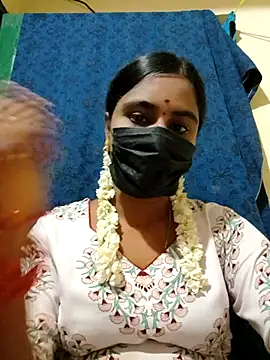 Snapshot of mini-queen chatting on October 10, 5:23 pm mini-queen online show from October 10, 5:23 pm