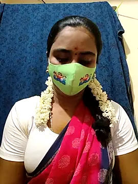 Snapshot of mini-queen chatting on November 11, 1:22 pm mini-queen online show from November 11, 1:22 pm