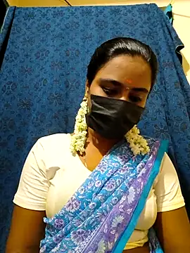 Snapshot of mini-queen chatting on November 18, 4:55 pm mini-queen online show from November 18, 4:55 pm