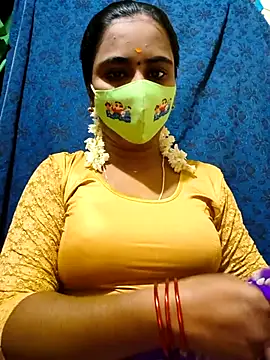 Snapshot of mini-queen chatting on November 22, 3:00 pm mini-queen online show from November 22, 3:00 pm