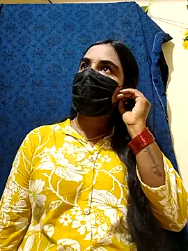 mini-queen online show from April 8, 6:30 pm