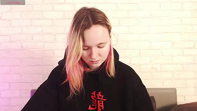 Ericha Stone online show from March 14, 1:34 am