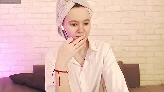 Ericha Stone online show from March 22, 1:42 am