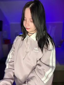 YourLittleDevil online show from April 14, 5:24 am