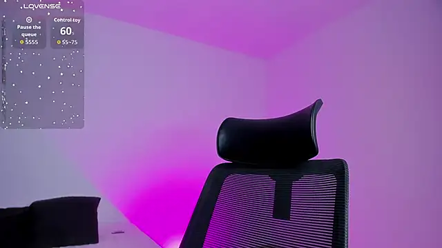 Snapshot of Emilywillis8 chatting on September 15, 12:27 pm Emilywillis8 online show from September 15, 12:27 pm