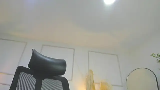 Snapshot of Emilywillis8 chatting on October 28, 1:25 pm Emilywillis8 online show from October 28, 1:25 pm