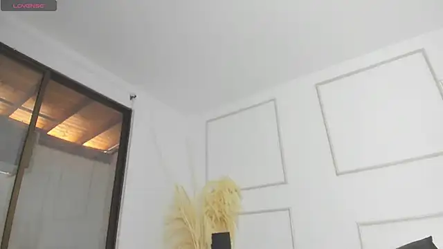 Snapshot of Emilywillis8 chatting on November 3, 1:23 pm Emilywillis8 online show from November 3, 1:23 pm