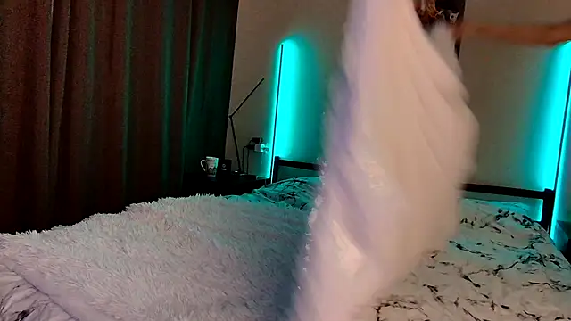 Missss Eva online show from October 4, 6:50 pm