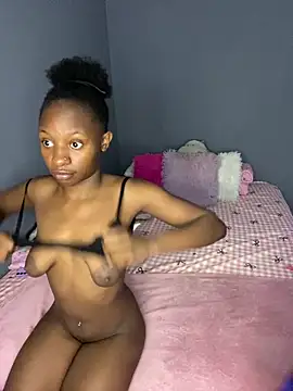 Snapshot of SexyPetitex25 chatting on December 19, 5:47 am SexyPetitex25 online show from December 19, 5:47 am