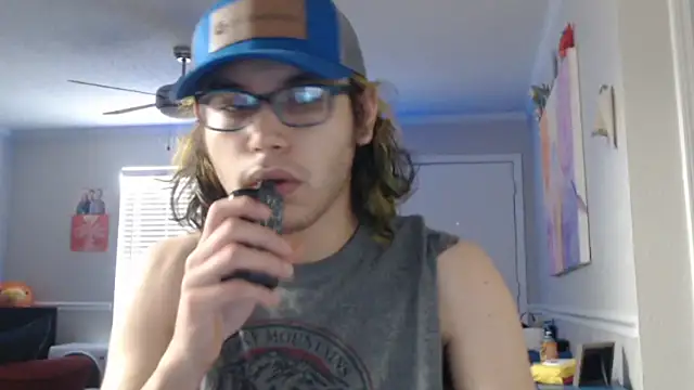 Snapshot of zacthefeetguy chatting on December 20, 2:46 pm zacthefeetguy online show from December 20, 2:46 pm