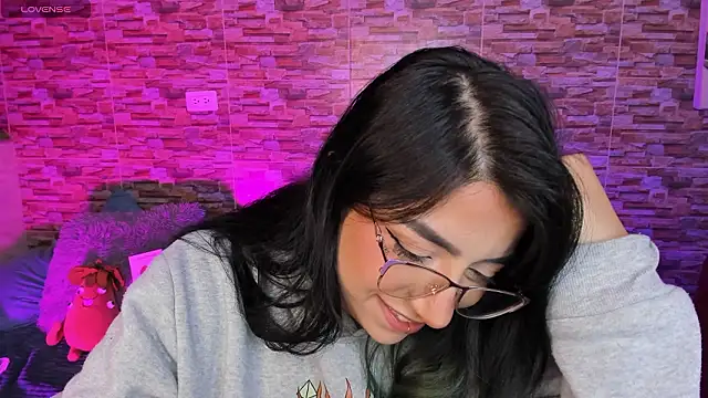 Snapshot of sammy_bunny1 chatting on February 18, 4:30 am sammy bunny1 online show from February 18, 4:30 am