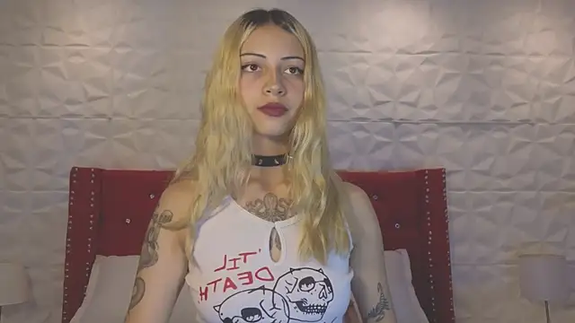 Snapshot of Lucy_n_pink chatting on October 2, 3:08 pm Lucy n pink online show from October 2, 3:08 pm