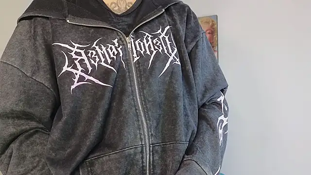 Snapshot of Lucy_n_pink chatting on November 26, 1:56 pm Lucy n pink online show from November 26, 1:56 pm