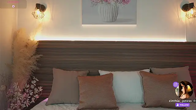 cinthia jones2 online show from October 5, 8:23 am