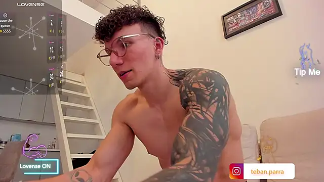 Snapshot of estebandi_do chatting on March 24, 12:10 pm estebandi do online show from March 24, 12:10 pm