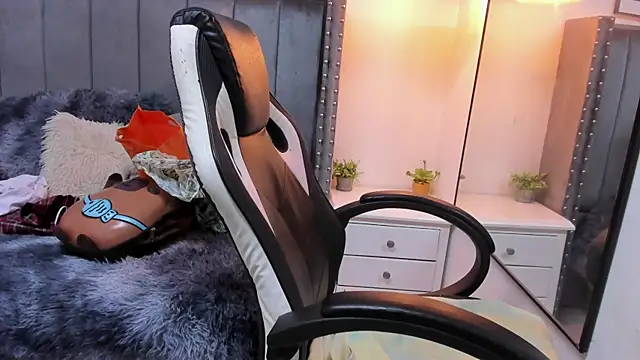 Miyu Komori online show from April 17, 8:01 pm