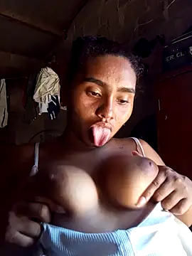 Snapshot of Lucy-Ferr chatting on December 19, 7:21 pm Lucy-Ferr online show from December 19, 7:21 pm