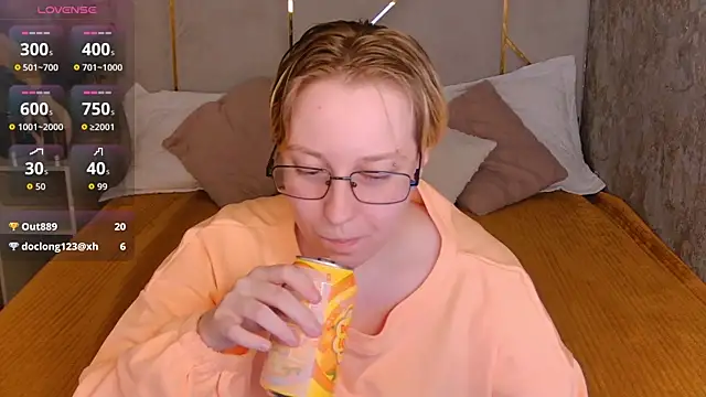 Snapshot of AlexandraGreen chatting on June 13, 5:22 pm AlexandraGreen online show from June 13, 5:22 pm