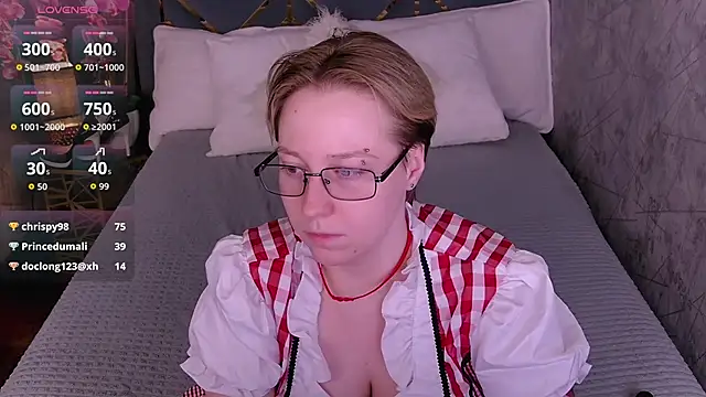Snapshot of AlexandraGreen chatting on June 15, 4:36 am AlexandraGreen online show from June 15, 4:36 am