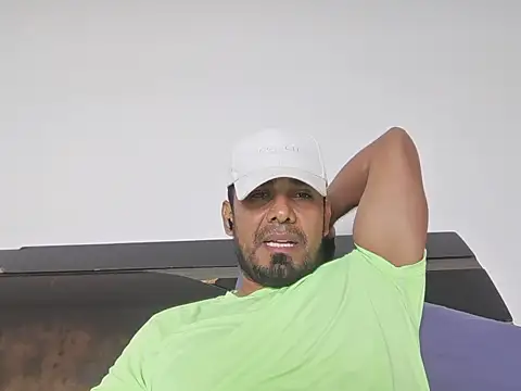 Snapshot of Camilo210520 chatting on July 9, 7:29 pm Camilo210520 online show from July 9, 7:29 pm