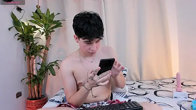 mrhot night online show from April 19, 11:07 pm