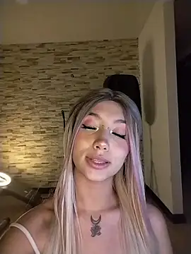 Snapshot of Ella_rr chatting on April 24, 2:36 am Ella rr online show from April 24, 2:36 am