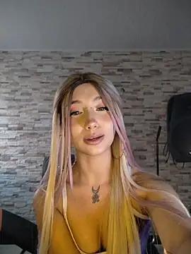 Snapshot of Ella_rr chatting on April 24, 10:34 pm Ella rr online show from April 24, 10:34 pm