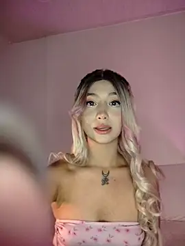 Snapshot of Ella_rr chatting on May 8, 2:50 am Ella rr online show from May 8, 2:50 am