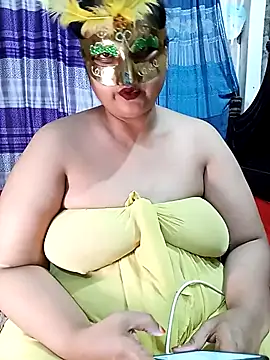 Snapshot of Tanisha-Chy chatting on April 25, 5:54 pm Tanisha-Chy online show from April 25, 5:54 pm