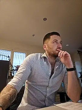 Snapshot of Keviios chatting on October 1, 6:08 am Keviios online show from October 1, 6:08 am