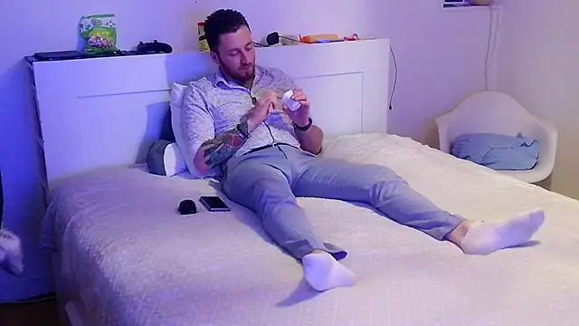 Snapshot of Keviios chatting on December 3, 11:30 am Keviios online show from December 3, 11:30 am