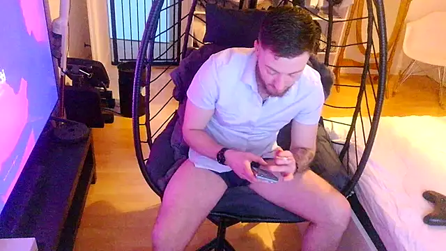 Snapshot of Keviios chatting on January 6, 9:57 am Keviios online show from January 6, 9:57 am