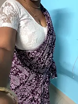 Snapshot of monal_95 chatting on February 3, 2:53 am monal 95 online show from February 3, 2:53 am