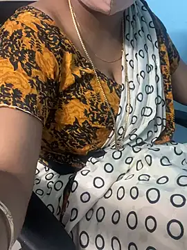 Snapshot of monal_95 chatting on February 6, 2:20 pm monal 95 online show from February 6, 2:20 pm