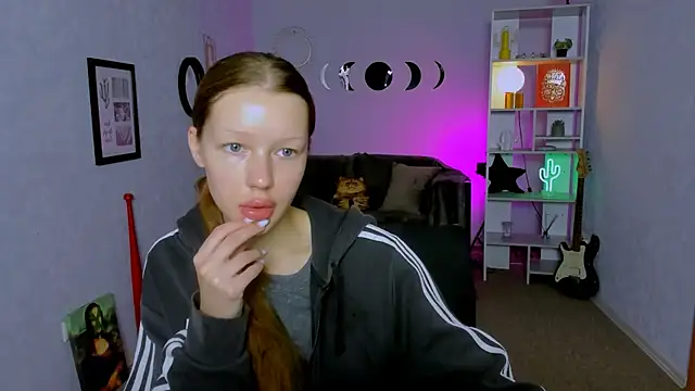 Snapshot of khloebeauty chatting on October 1, 5:57 am khloebeauty online show from October 1, 5:57 am