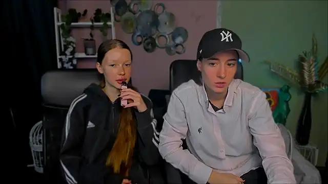 Snapshot of khloebeauty chatting on October 4, 7:12 pm khloebeauty online show from October 4, 7:12 pm