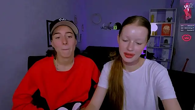 Snapshot of khloebeauty chatting on October 9, 7:34 pm khloebeauty online show from October 9, 7:34 pm