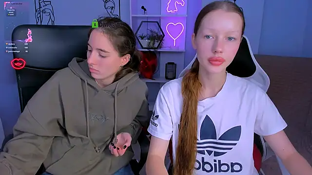 Snapshot of khloebeauty chatting on October 15, 7:25 pm khloebeauty online show from October 15, 7:25 pm