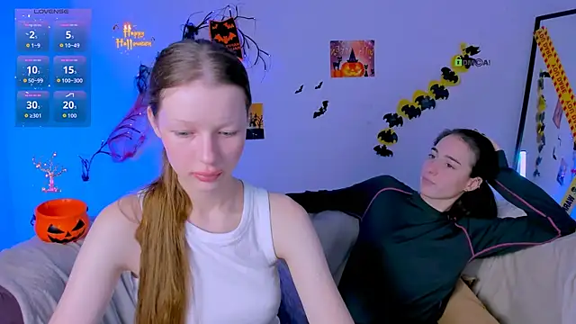 Snapshot of khloebeauty chatting on October 22, 7:24 pm khloebeauty online show from October 22, 7:24 pm