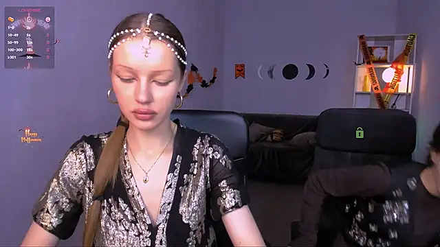 Snapshot of khloebeauty chatting on October 31, 9:49 pm khloebeauty online show from October 31, 9:49 pm