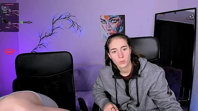 Snapshot of khloebeauty chatting on November 9, 8:18 pm khloebeauty online show from November 9, 8:18 pm